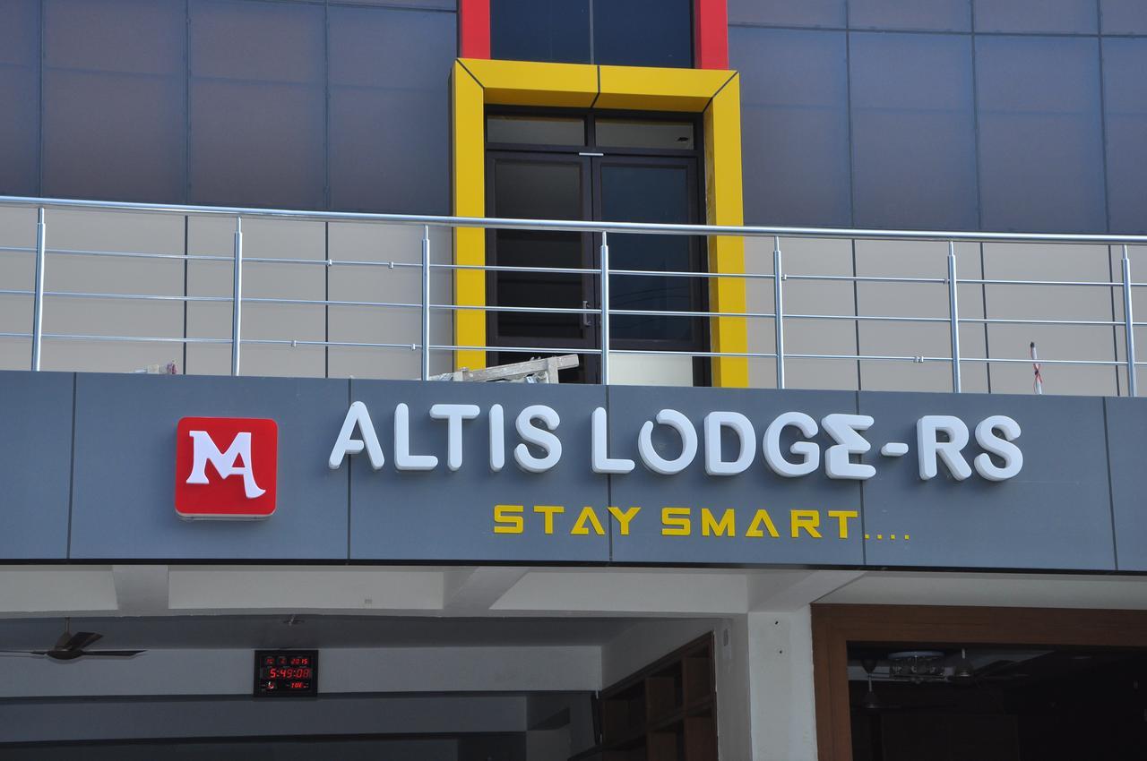 Altis Lodge Erode Bagian luar foto