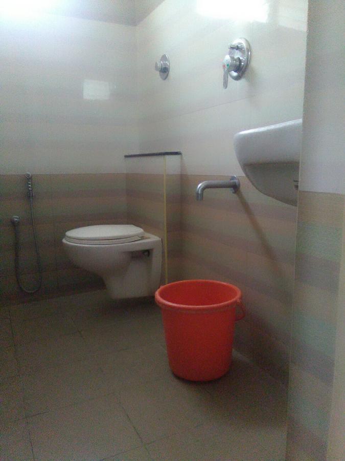 Altis Lodge Erode Bagian luar foto